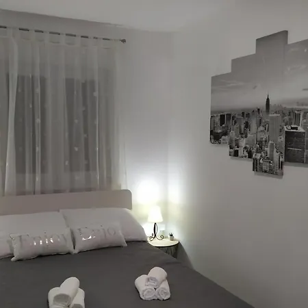 Urban Apartment Vukic Trogir Exterior photo